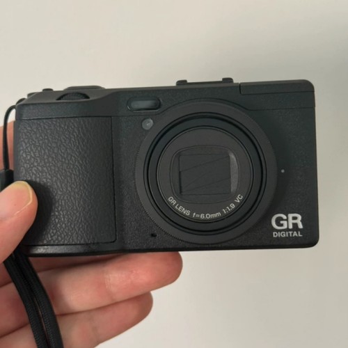 Ricoh digital 10mp 28mm - iv,