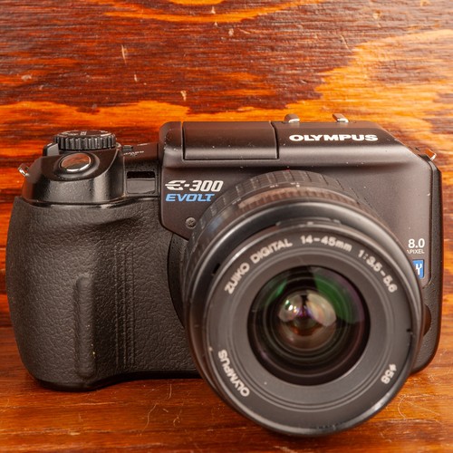 Olympus evolt 300 8mp four - e-300,